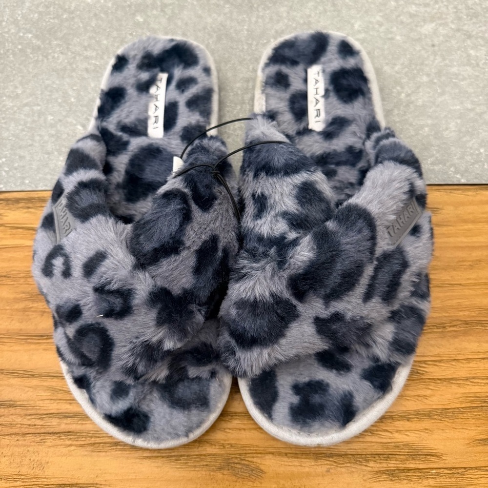 NWT Tahari Lexi Grey Leopard Faux Fur Crossband Slippers Grey Sizes 8, 9 - Picture 2 of 10